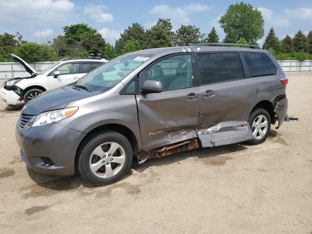 TOYOTA SIENNA LE 2016