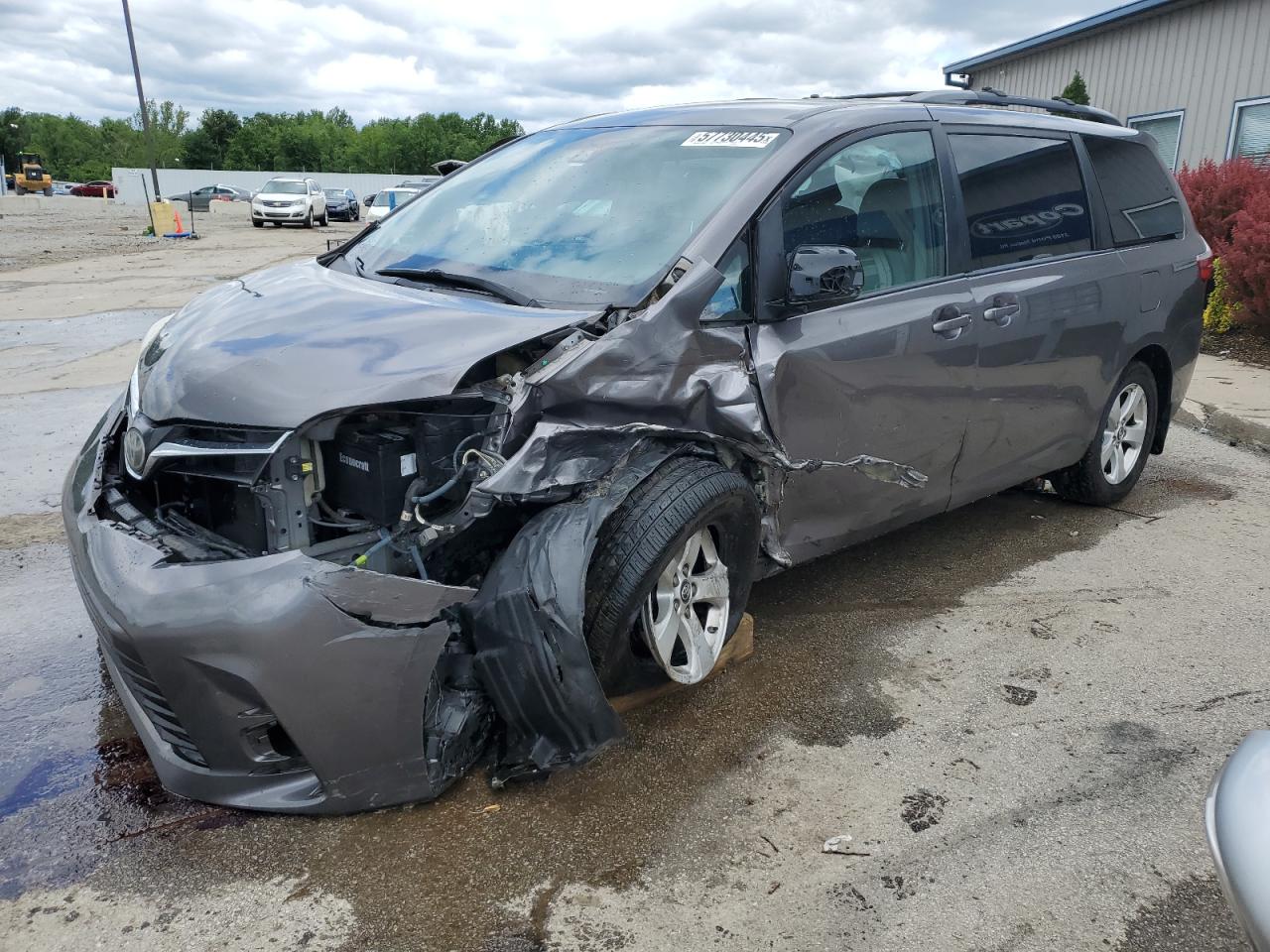 TOYOTA SIENNA LE 2018