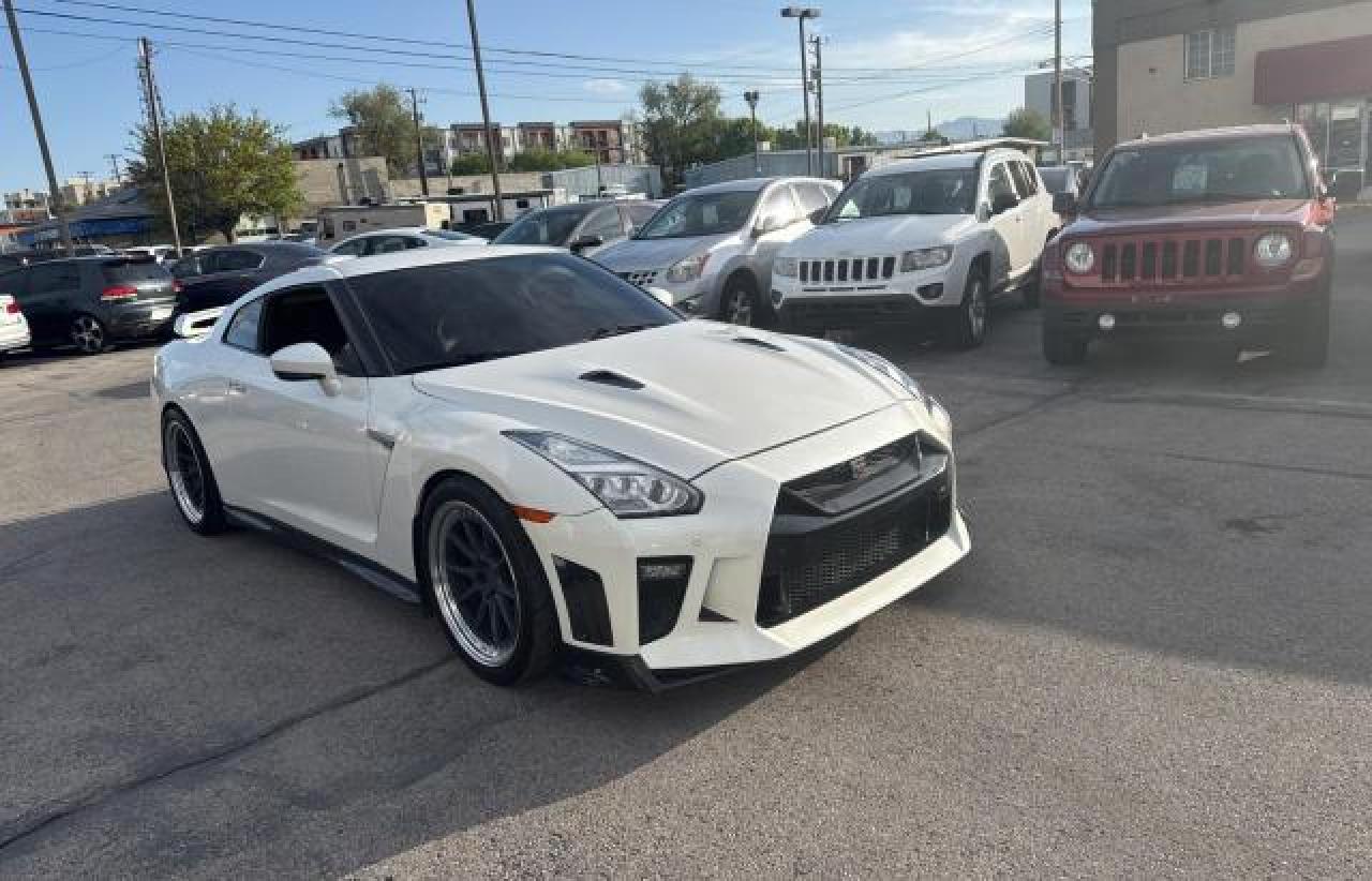 NISSAN GT-R PURE 2020