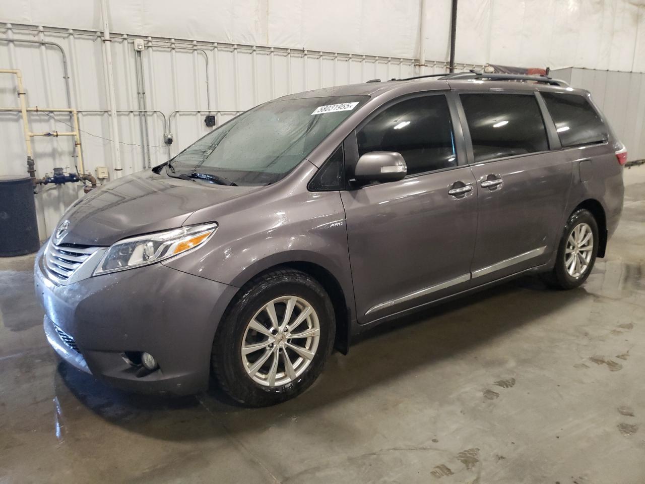 TOYOTA SIENNA XLE 2016