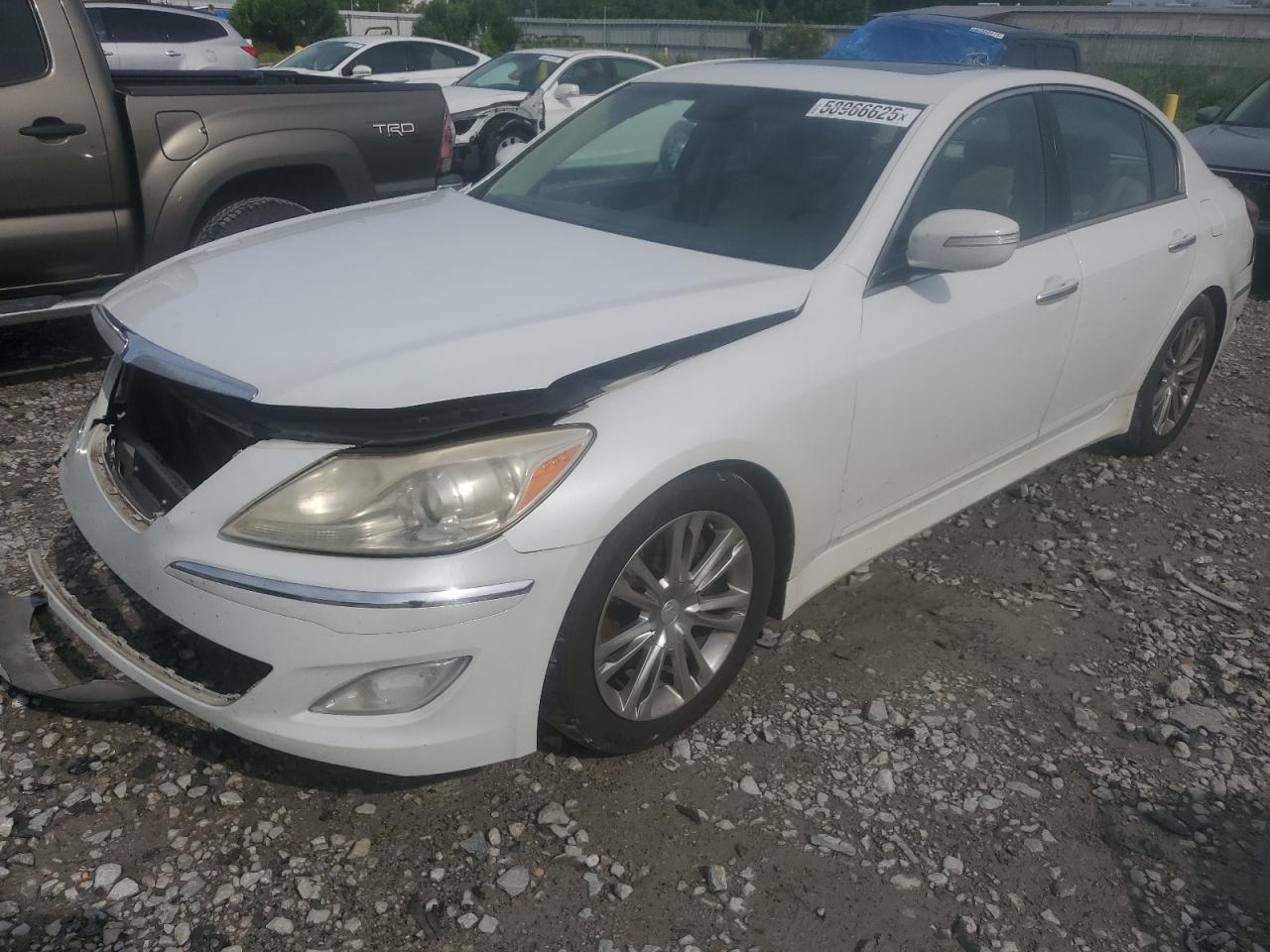 HYUNDAI GENESIS 3. 2013
