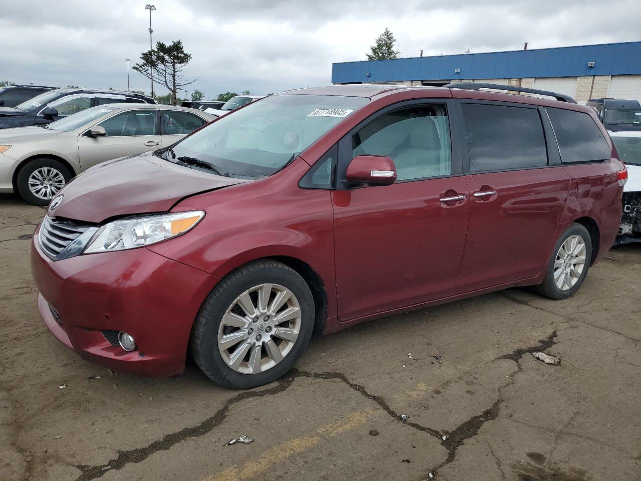 TOYOTA SIENNA XLE 2014