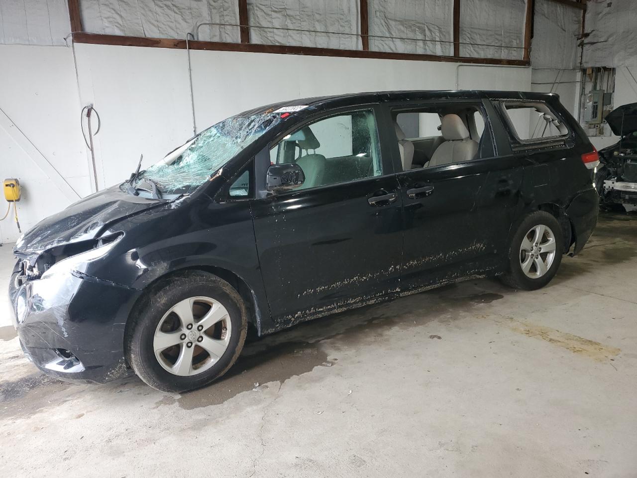 TOYOTA SIENNA 2013