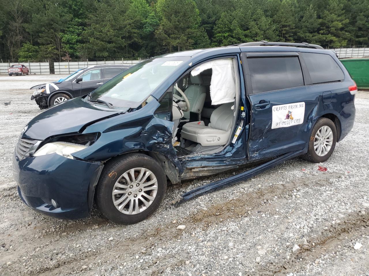 TOYOTA SIENNA XLE 2011