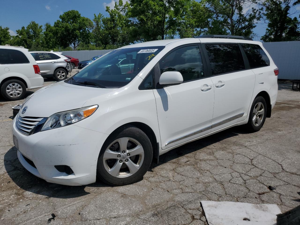 TOYOTA SIENNA LE 2016