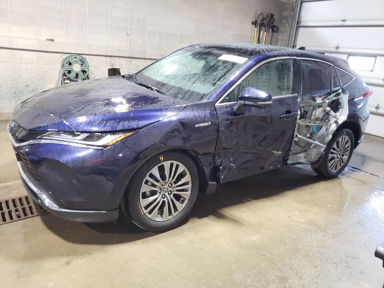 TOYOTA VENZA LE 2021