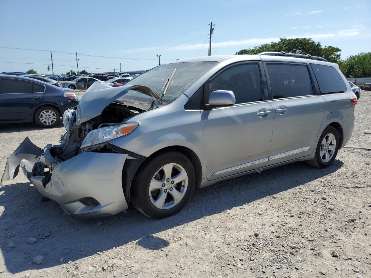 TOYOTA SIENNA LE 2015
