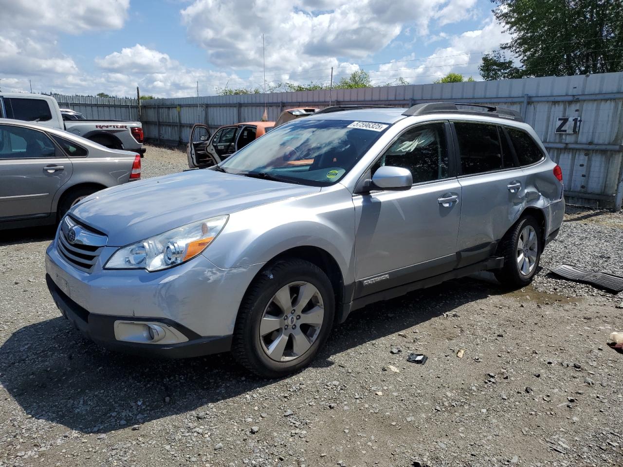 SUBARU OUTBACK 2. 2012