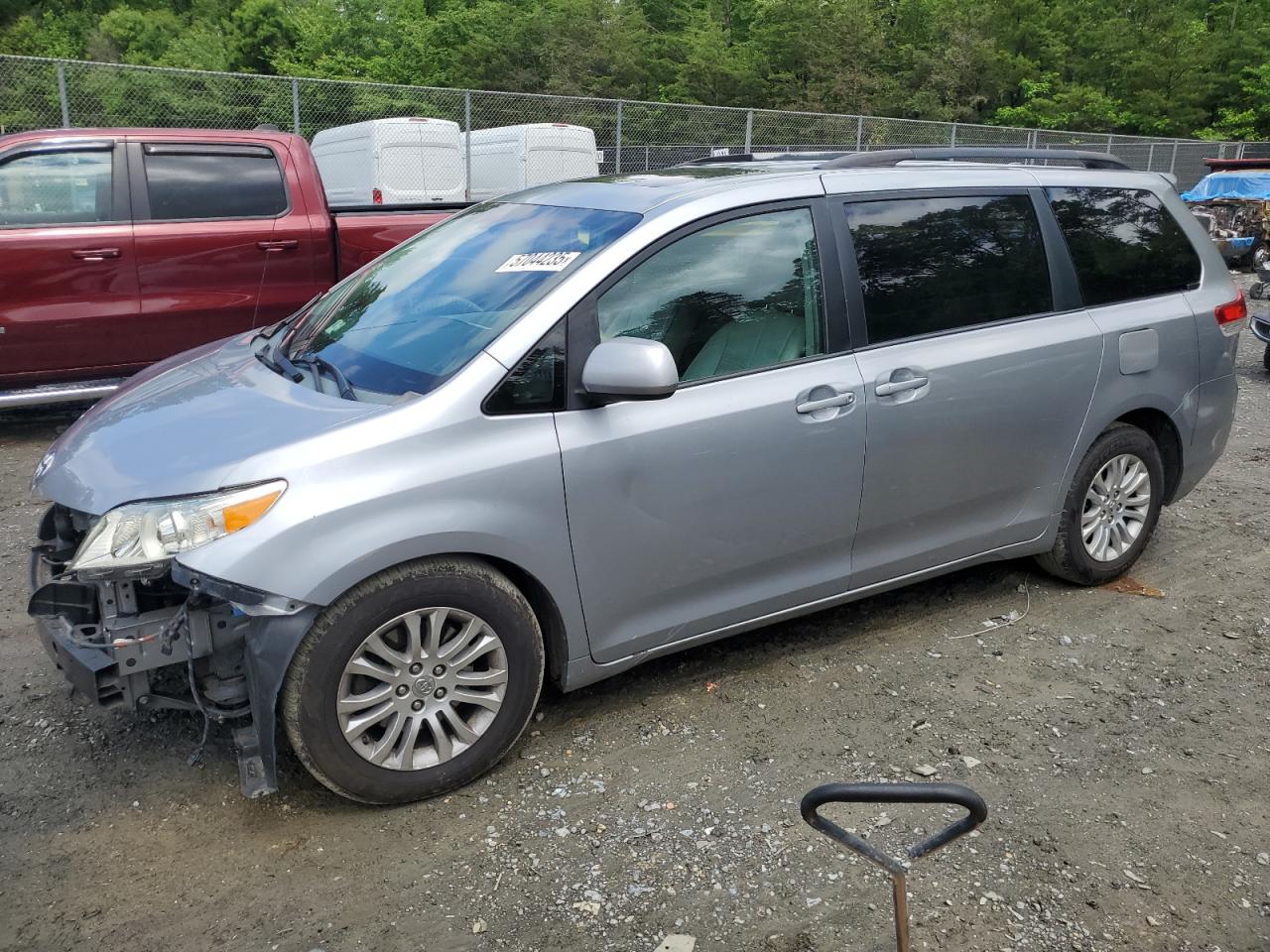 TOYOTA SIENNA XLE 2011