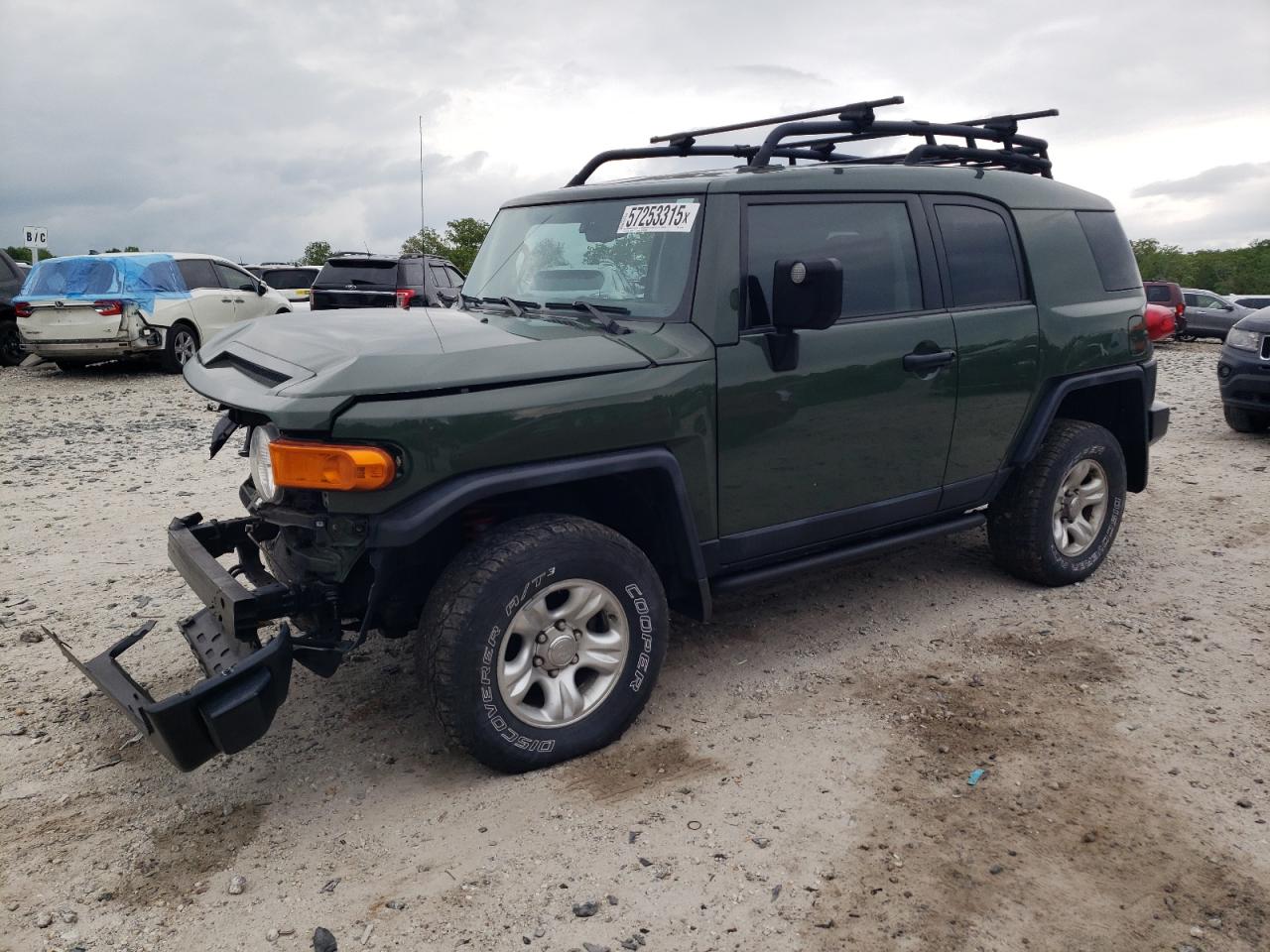 TOYOTA FJ CRUISER 2011