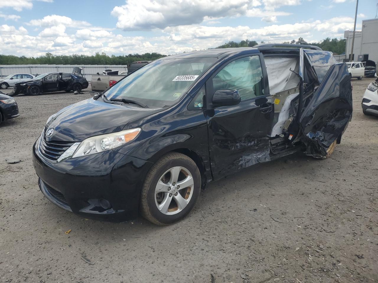 TOYOTA SIENNA LE 2016