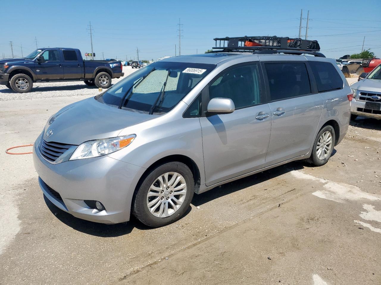 TOYOTA SIENNA XLE 2017