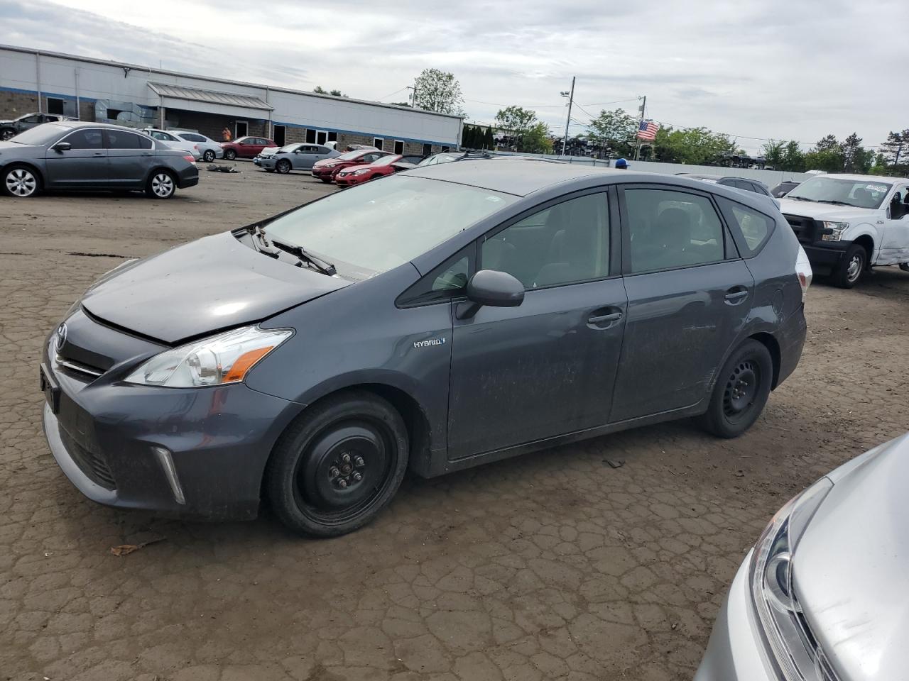 TOYOTA PRIUS V 2013
