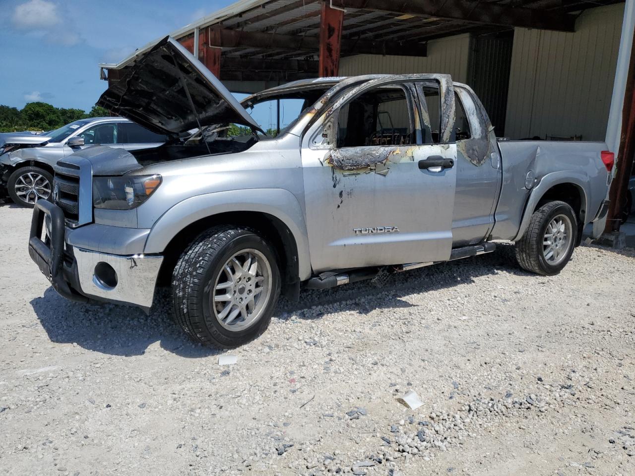 TOYOTA TUNDRA DOU 2010