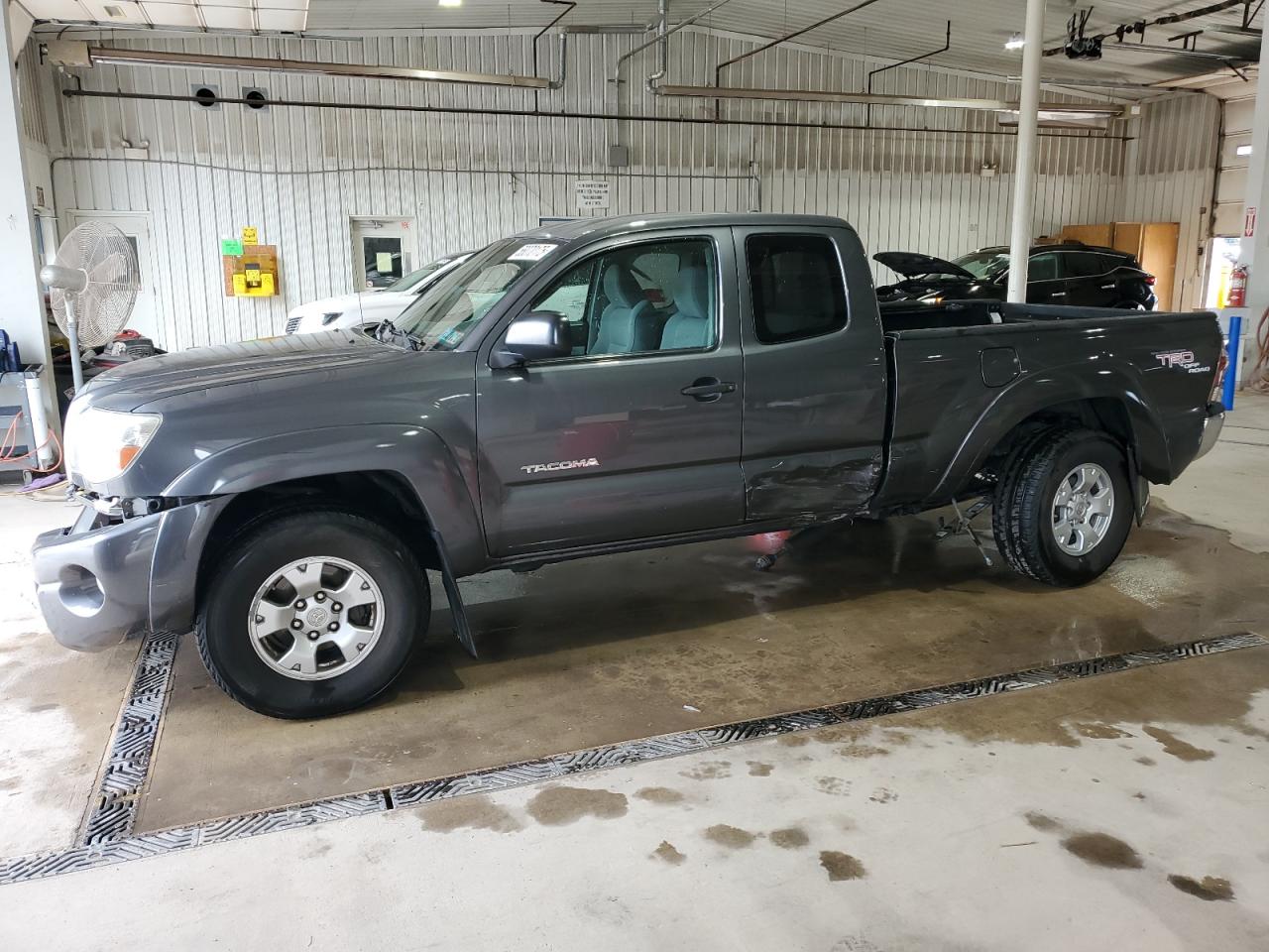 TOYOTA TACOMA ACC 2009