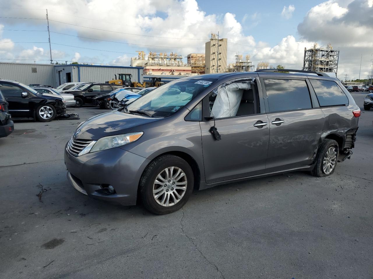 TOYOTA SIENNA XLE 2017
