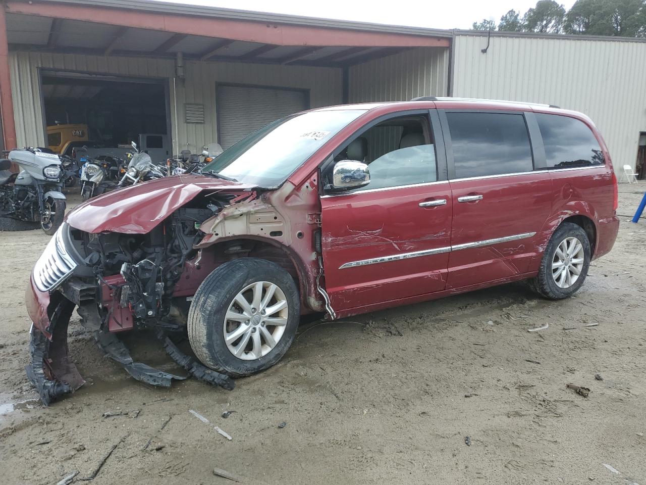 CHRYSLER TOWN & COUNTRY 2016
