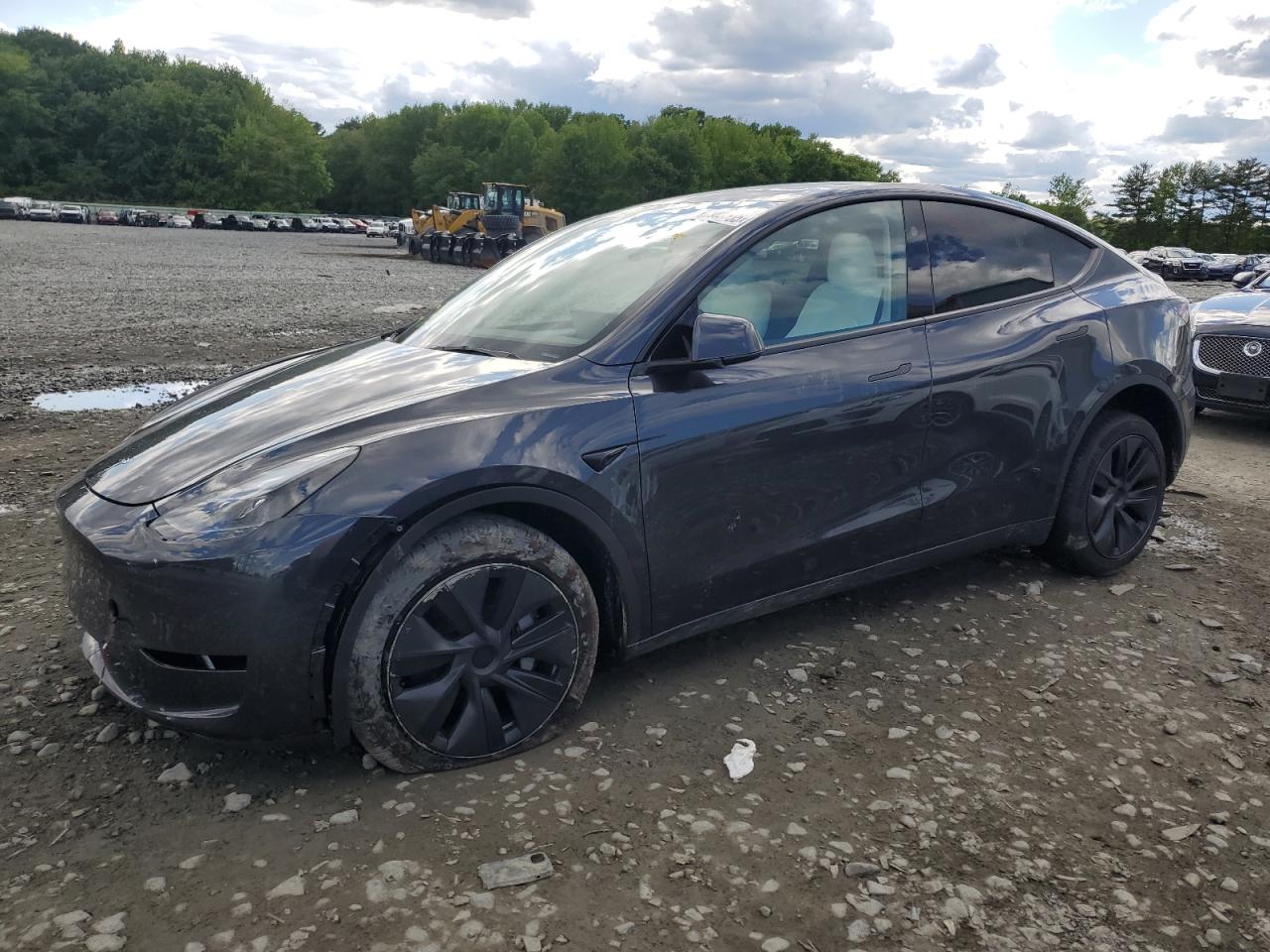 TESLA MODEL Y 2025