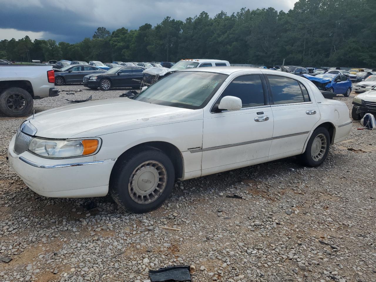 LINCOLN TOWN CAR E 2002