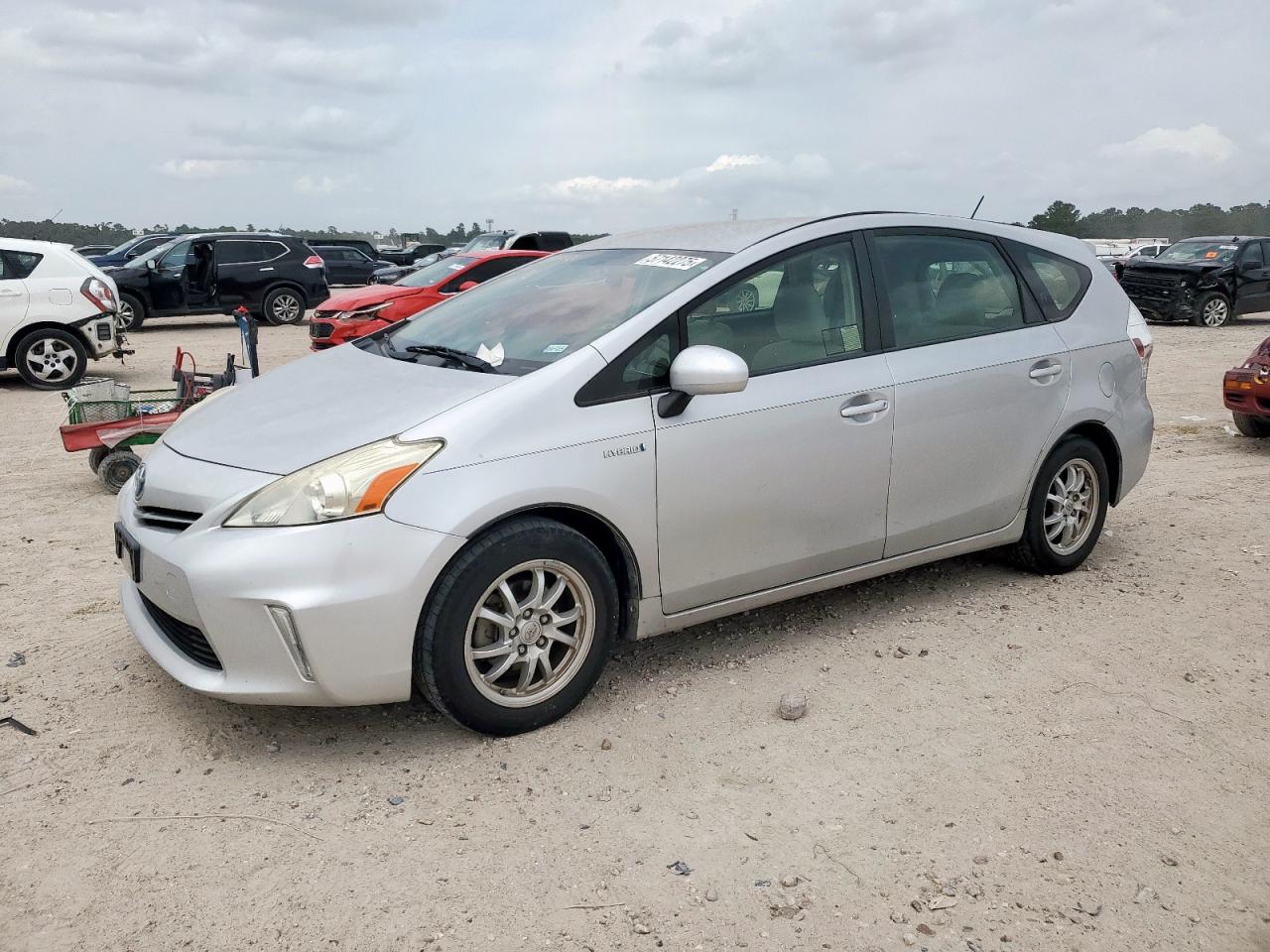 TOYOTA PRIUS V 2013
