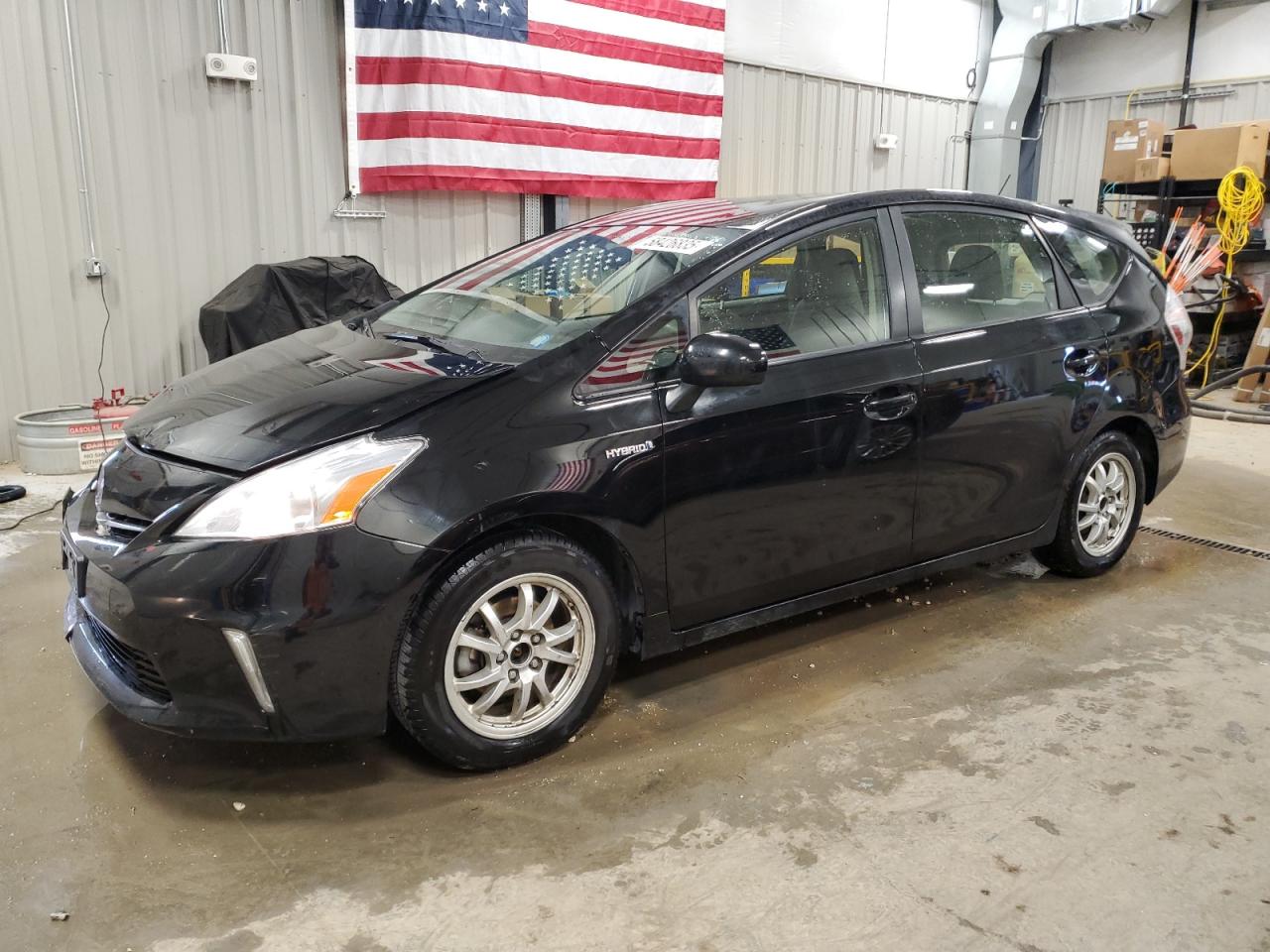 TOYOTA PRIUS V 2014