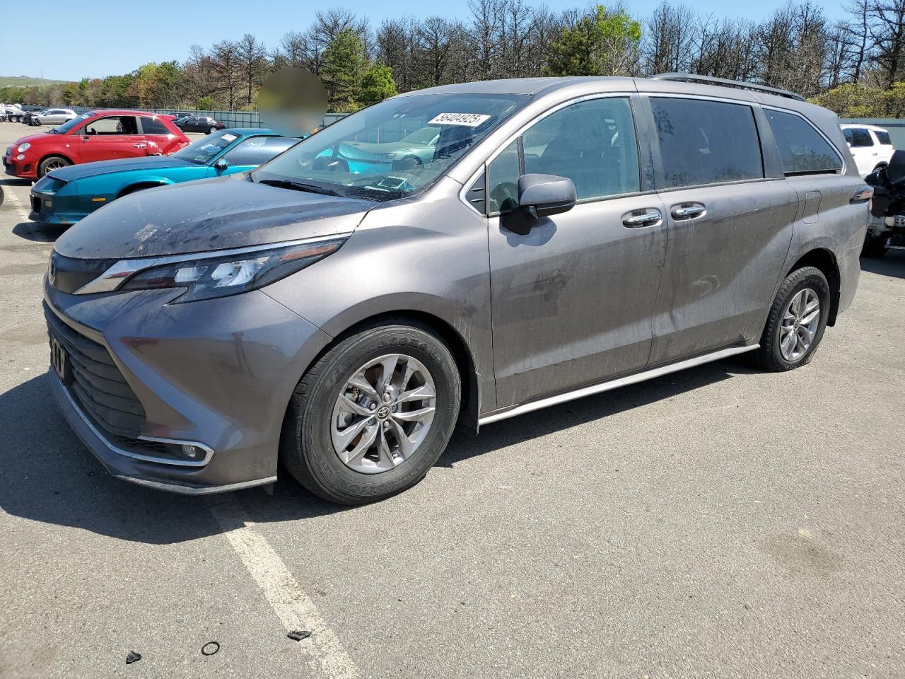 TOYOTA SIENNA XLE 2024