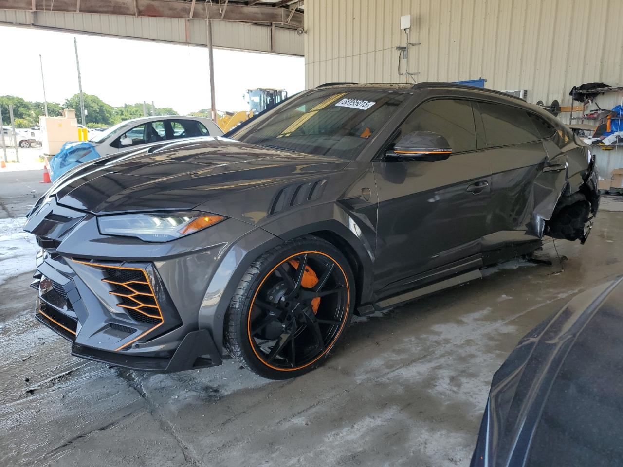 LAMBORGHINI URUS 2021