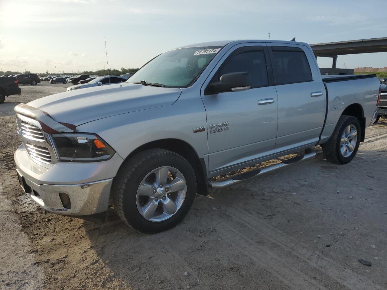 RAM 1500 SLT 2015