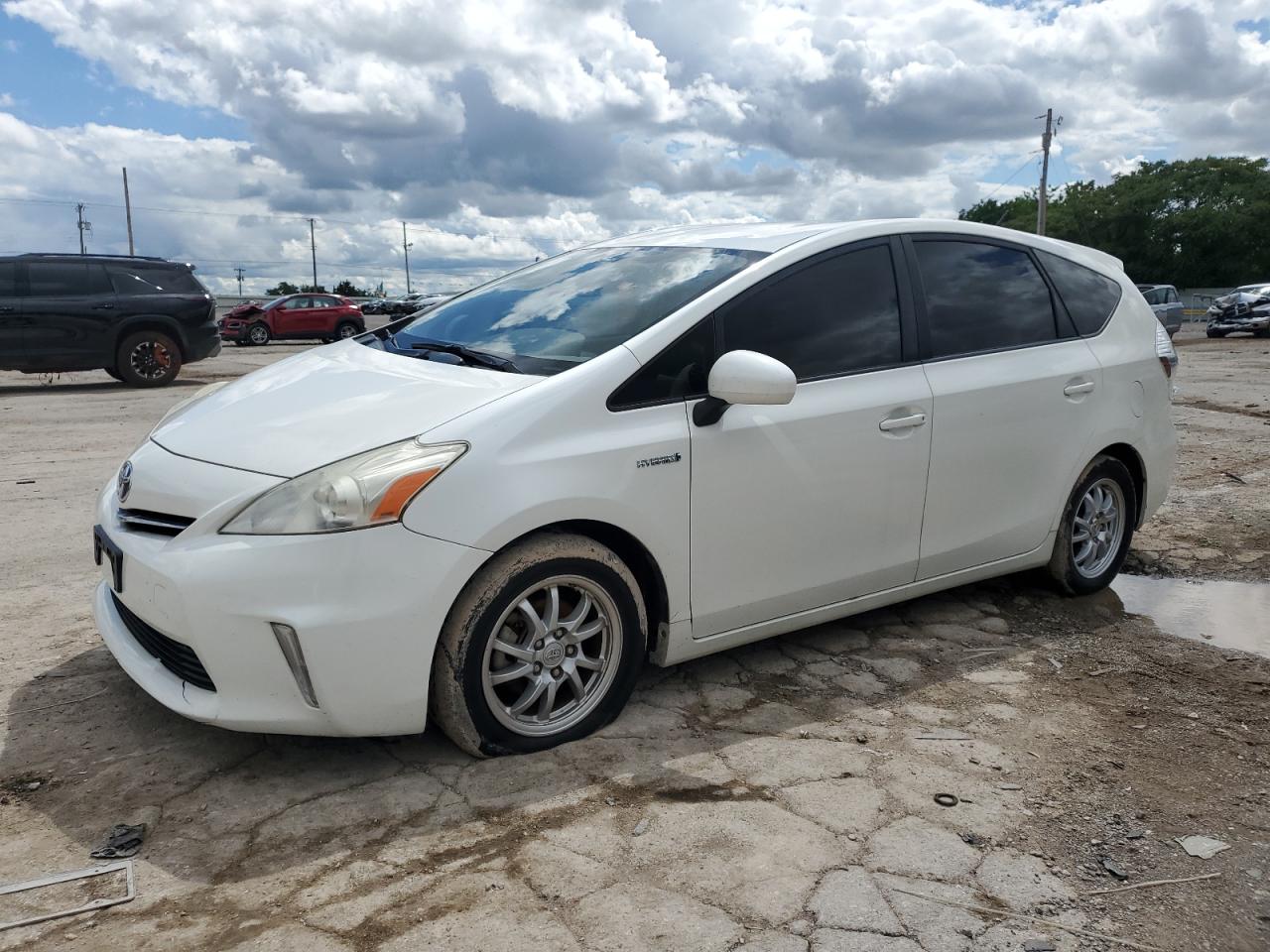 TOYOTA PRIUS V 2012