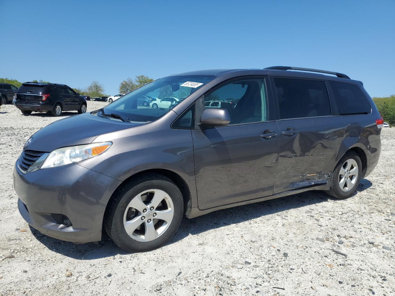 TOYOTA SIENNA LE 2013