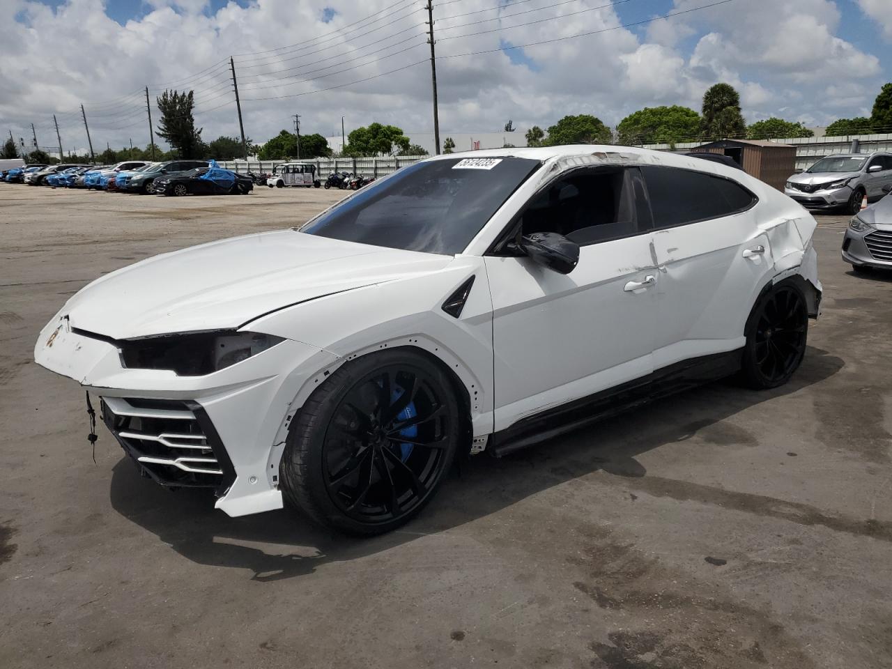 LAMBORGHINI URUS 2019