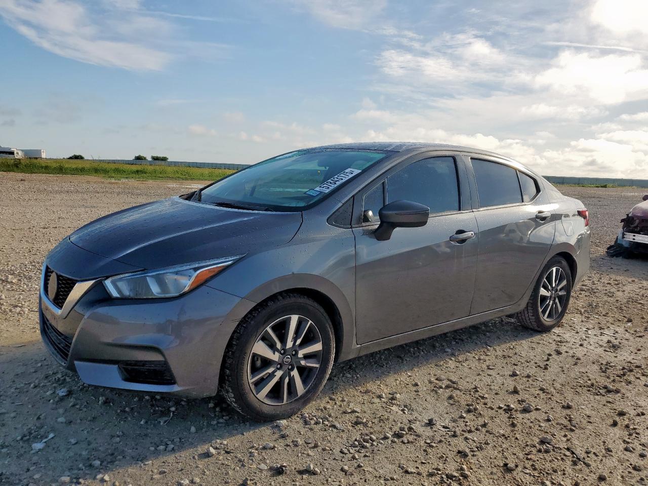 NISSAN VERSA SV 2021