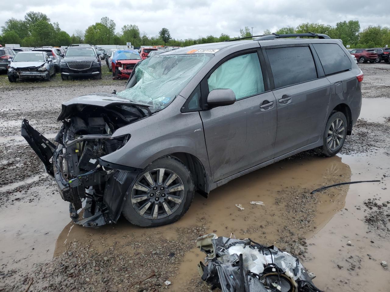 TOYOTA SIENNA LE 2018