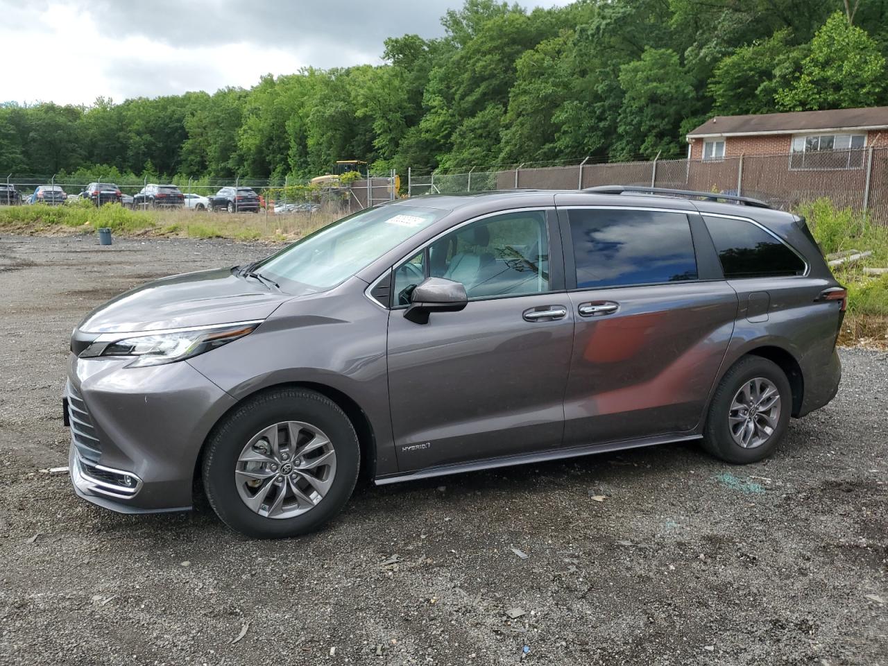 TOYOTA SIENNA XLE 2021