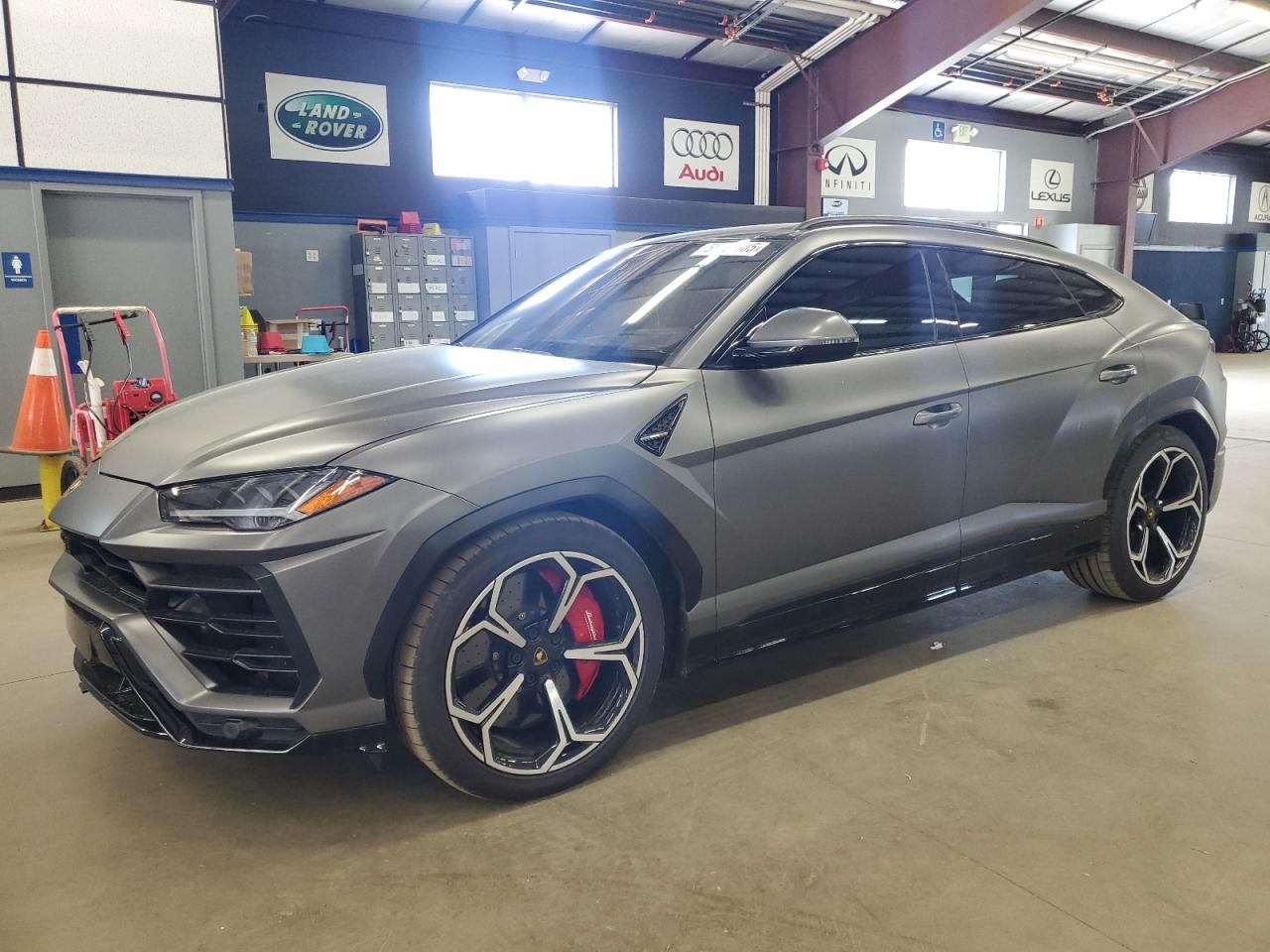 LAMBORGHINI URUS 2021