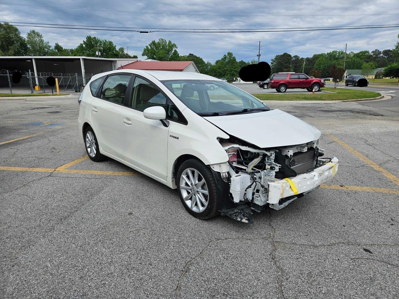 TOYOTA PRIUS V 2012