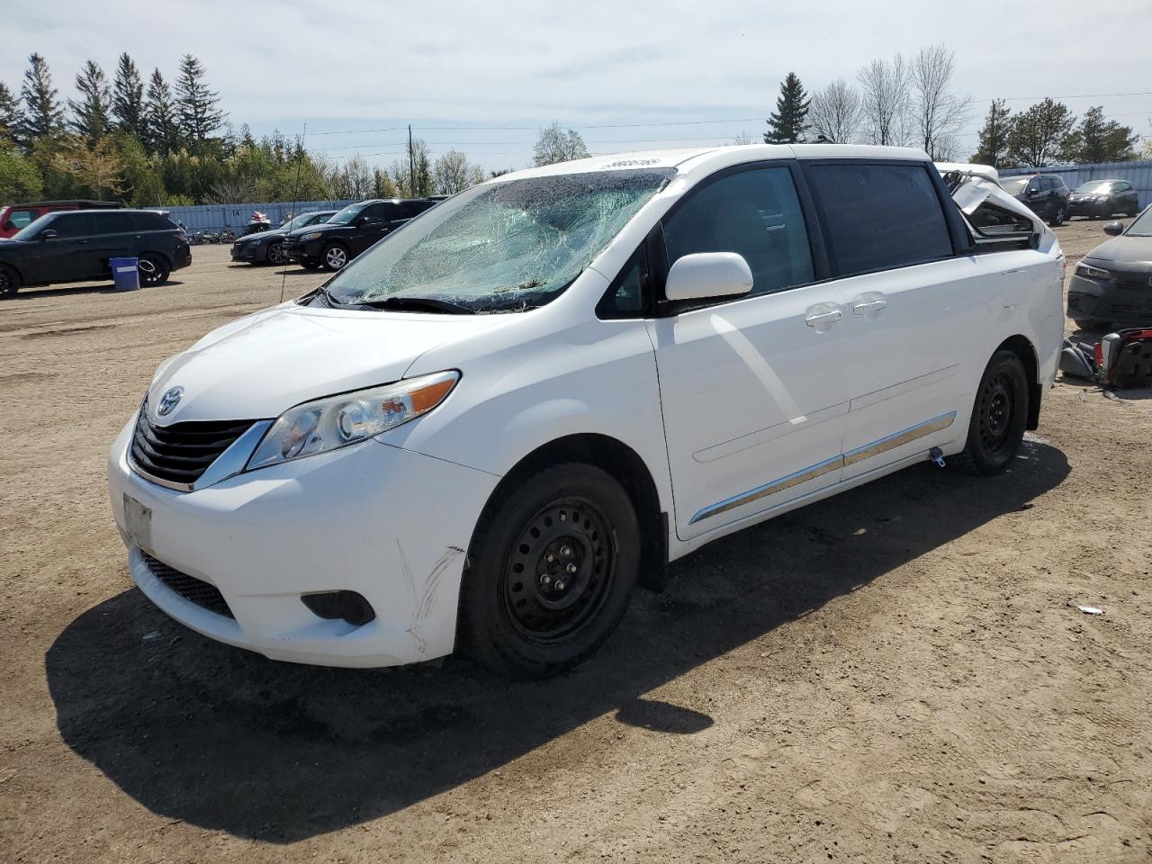 TOYOTA SIENNA LE 2014