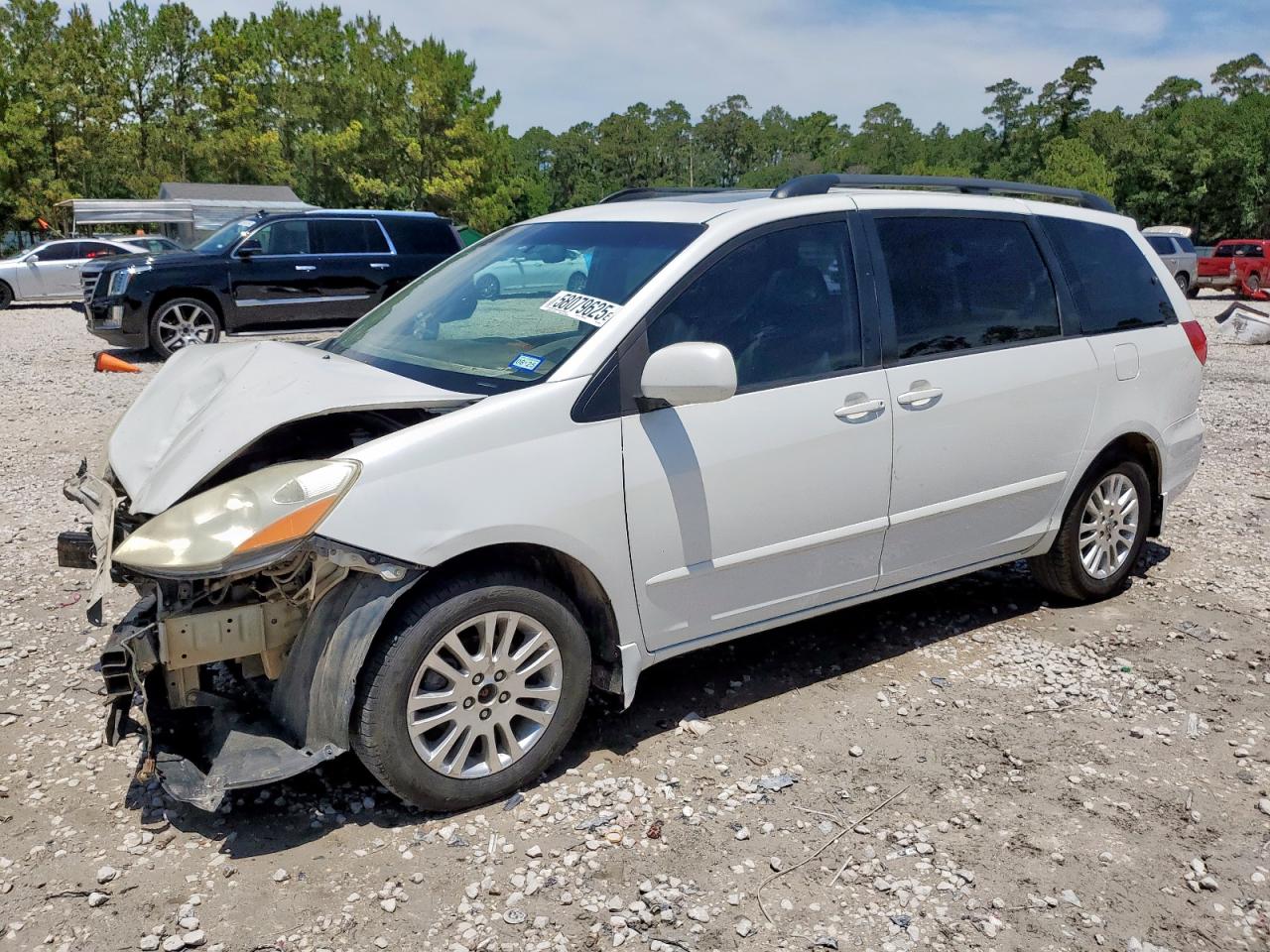 TOYOTA SIENNA XLE 2010
