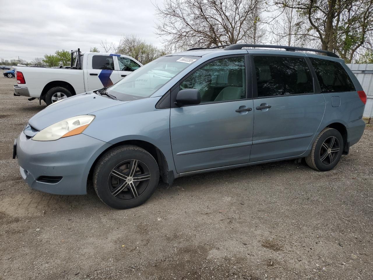 TOYOTA SIENNA CE 2010