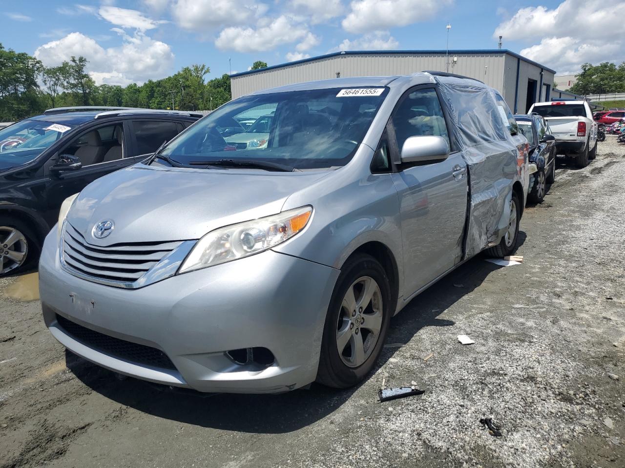 TOYOTA SIENNA LE 2017