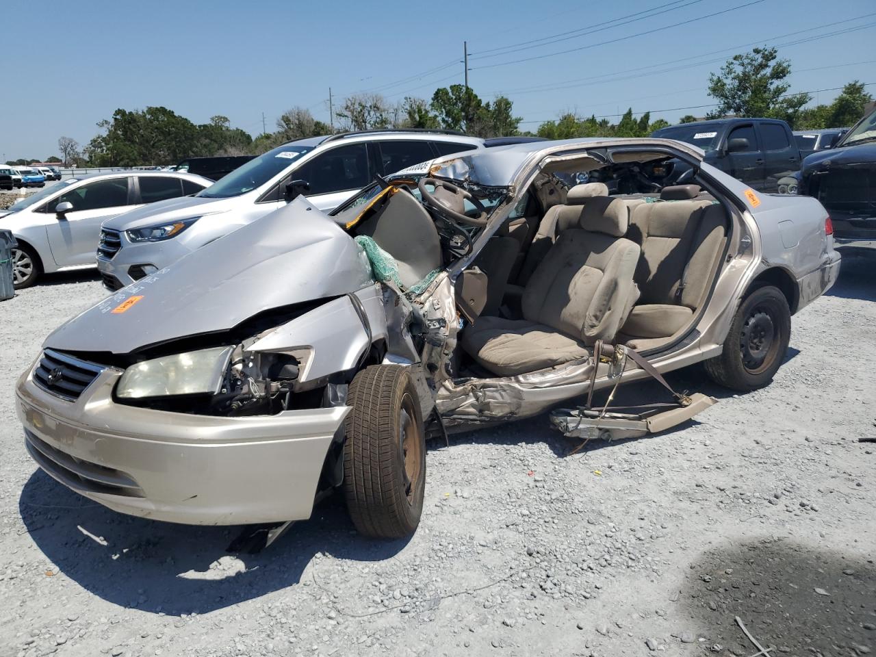 TOYOTA CAMRY CE 2001