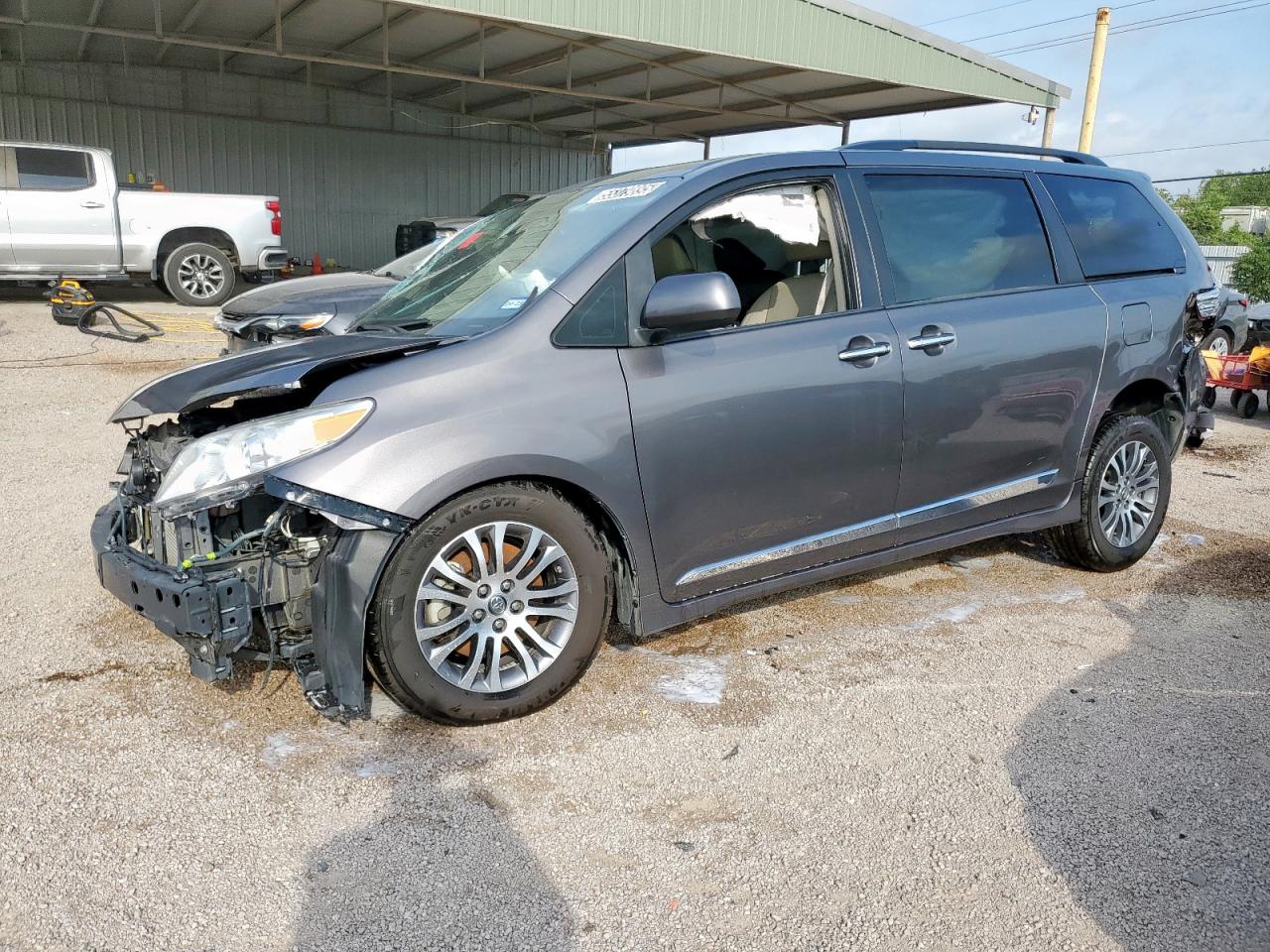 TOYOTA SIENNA XLE 2020