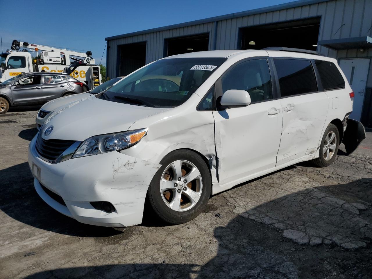TOYOTA SIENNA LE 2012