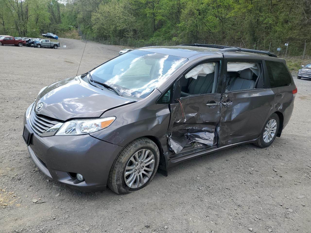 TOYOTA SIENNA XLE 2012