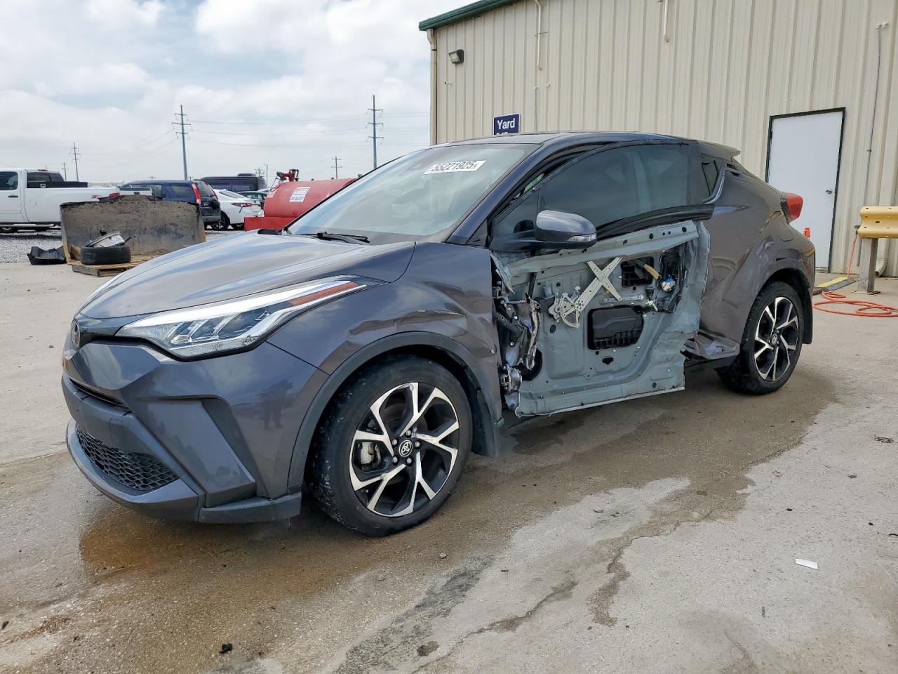 TOYOTA C-HR XLE 2021