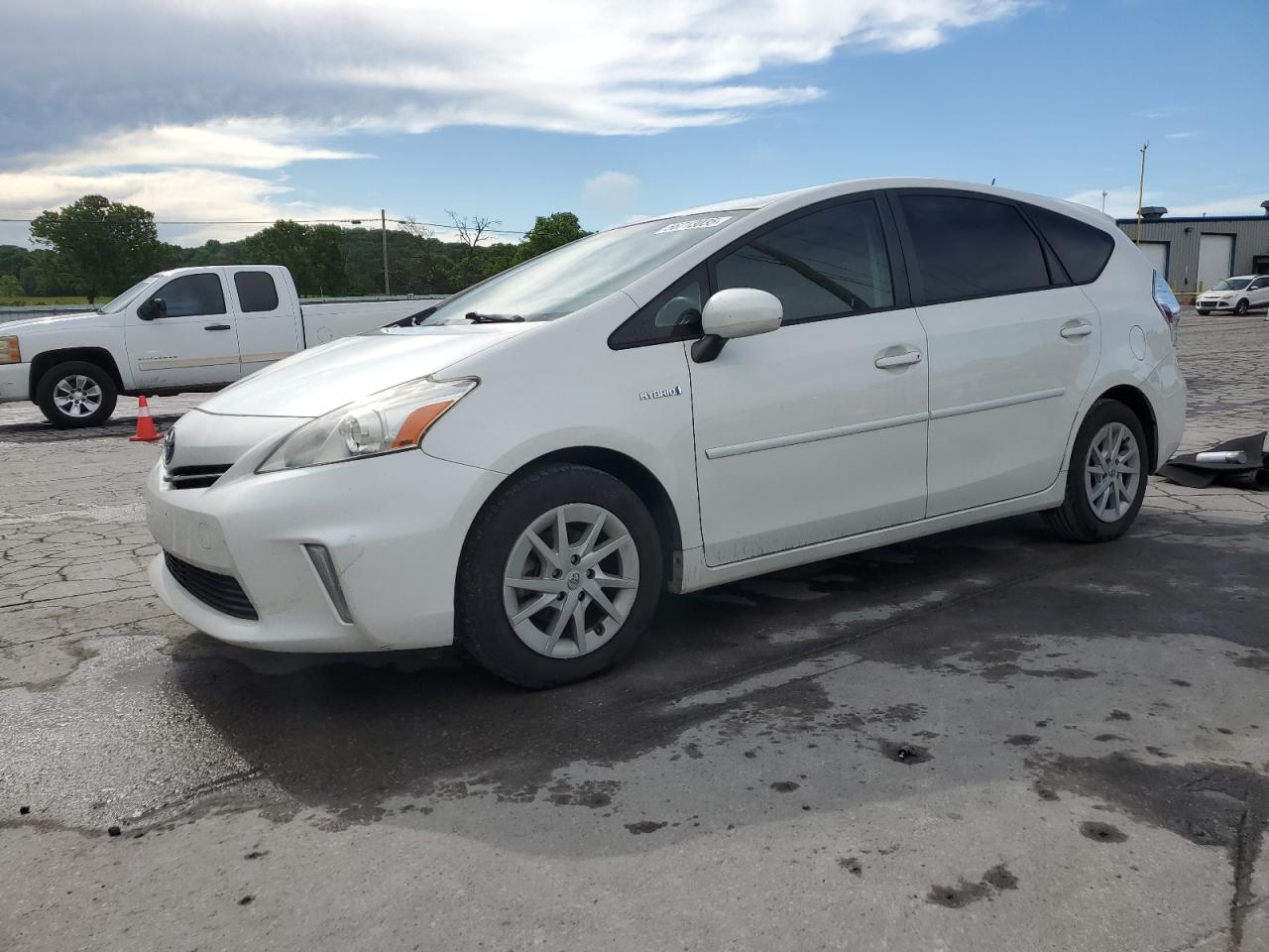 TOYOTA PRIUS V 2012