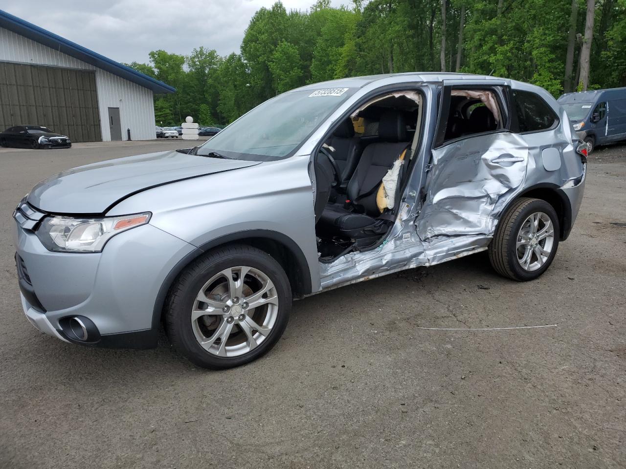 MITSUBISHI OUTLANDER 2015