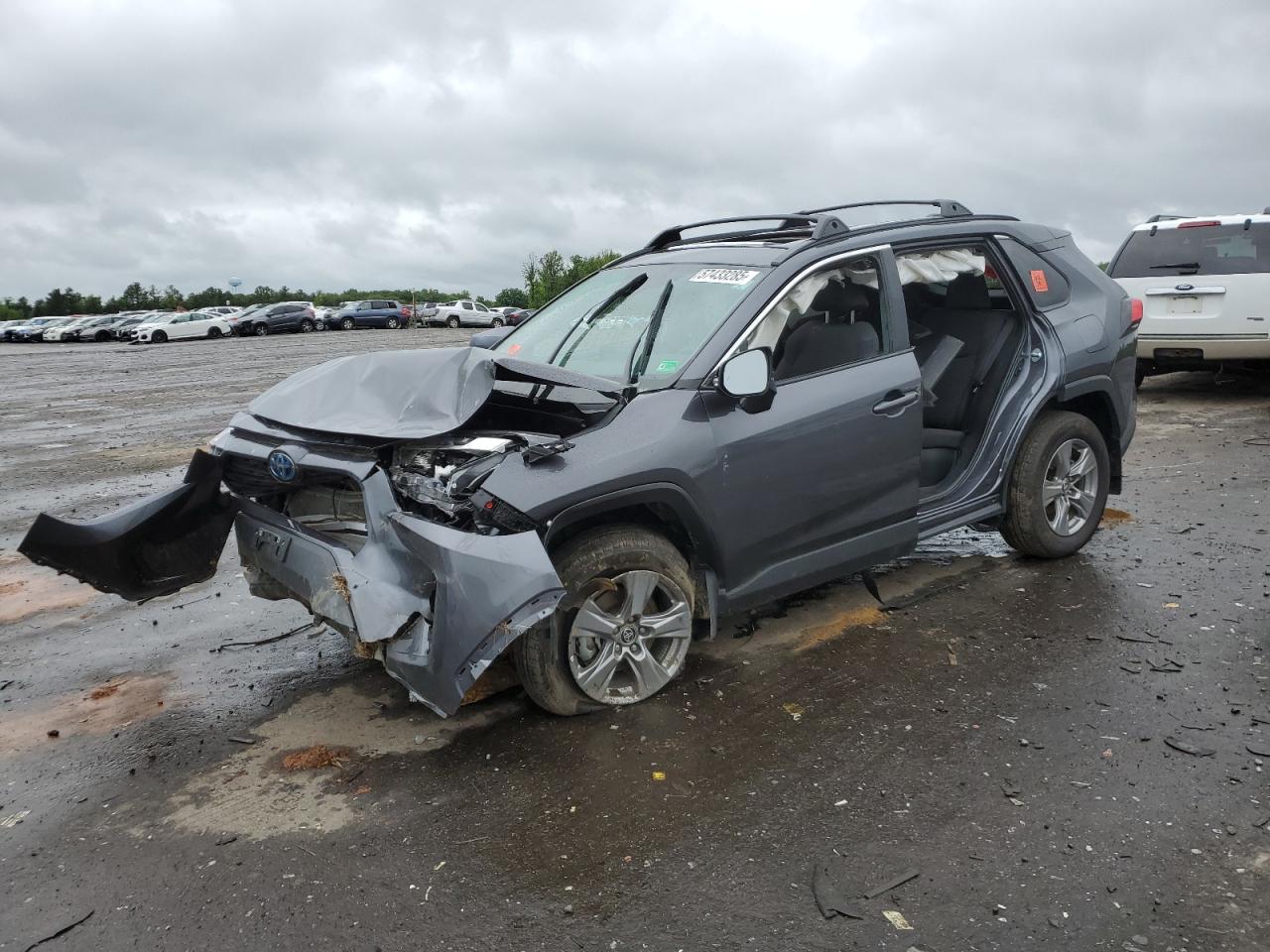 TOYOTA RAV4 XLE 2024