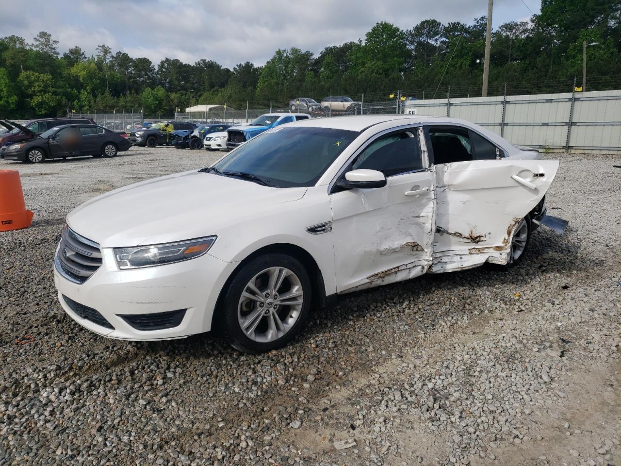 FORD TAURUS SEL 2016