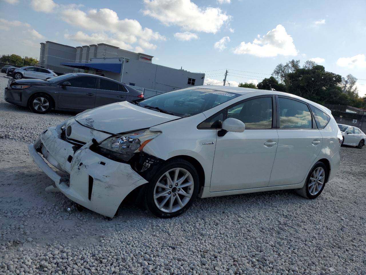 TOYOTA PRIUS V 2013